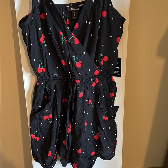 NWT Express Cherry Print Romper XS Petite - Picture 4 of 6